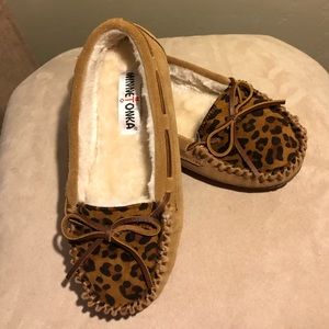 Minnetonka Aninal Print Suede Moccasin Size 6